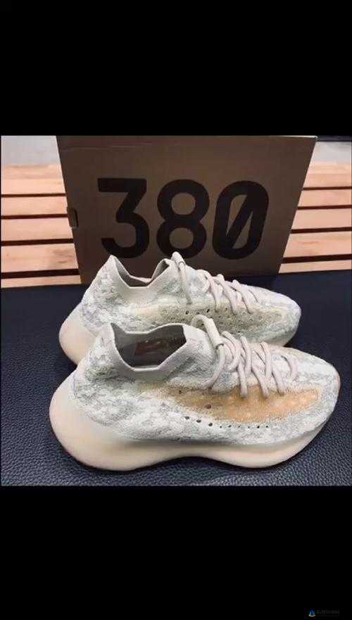 挖掘YEEZY380 蜜桃粉和白色的独特魅力